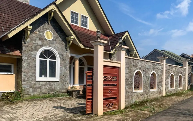 Urbanview Hotel Villa Q Gisting by RedDoorz