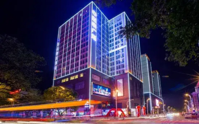Pingliang Xida Holiday Hotel (South Gate Night Market Liuhu Park)