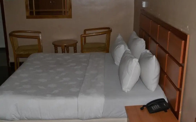 Gracious Hotel