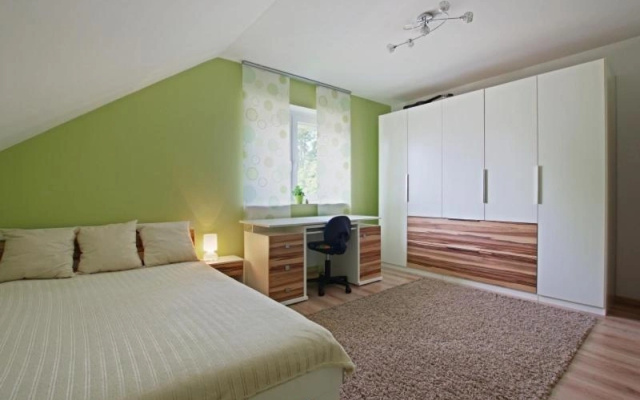 ID 4945 - Private Rooms