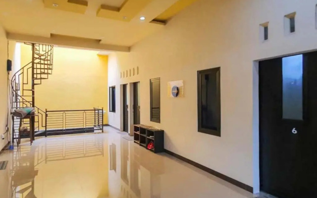TF Homestay near Alun Alun Caruban
