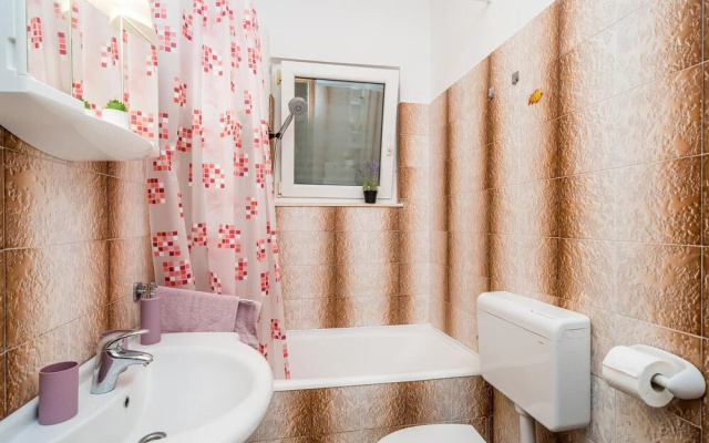 Awesome Apartment in Mlini With Jacuzzi, 3 Bedrooms and Wifi