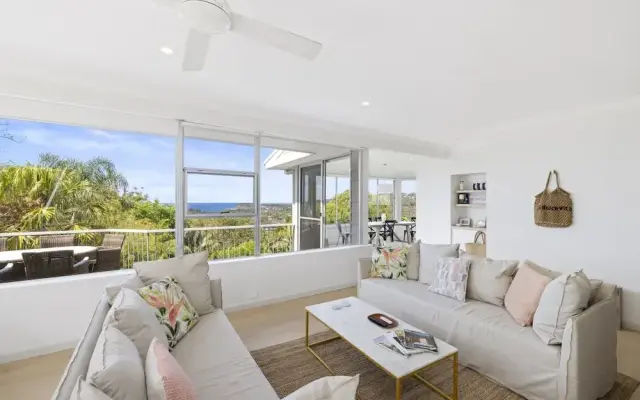 Spacious 5-bed Beach House With Ocean View