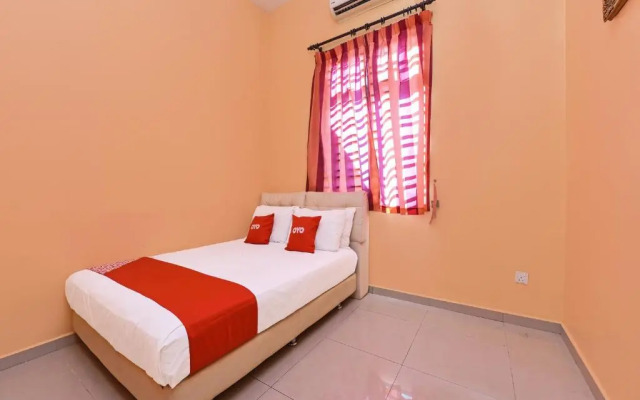 OYO Home  90532 Casa Azlinda Muslim Homestay Ii