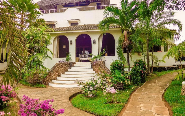 Lions House Boutique Hotel