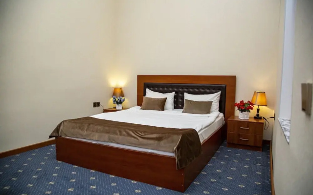 Port Hotel