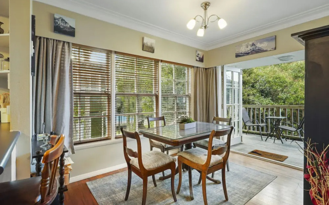 Kohi Family Home- Netflix & Gardens View