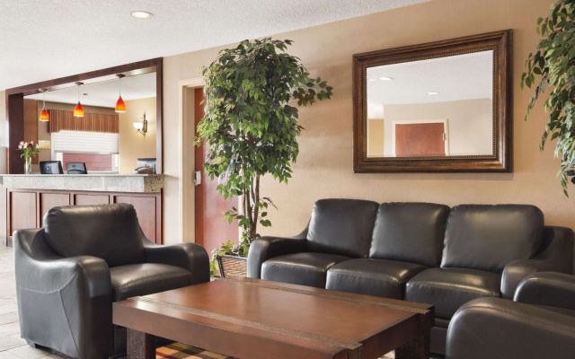 Days Inn & Suites by Wyndham Cochrane