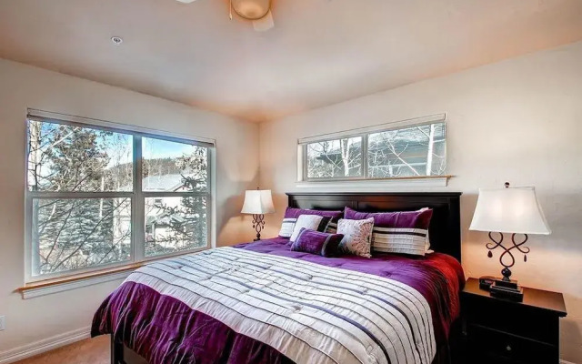 Kingdom Park Townhomes 830 by Pinnacle Lodging