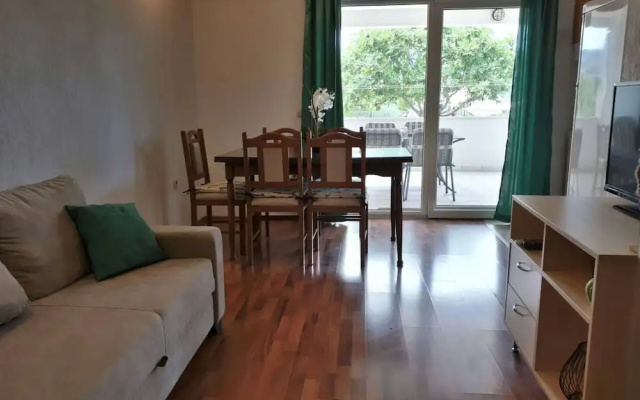 Lovely 2-bedroom Apartment in Poljica