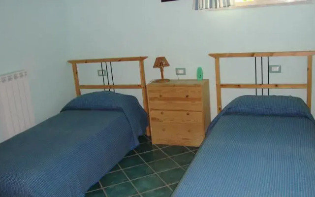 Villetta tra mare e ulivi