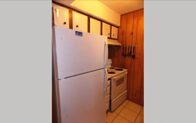 2nd floor Pompano Condo Near Beach by Redawning