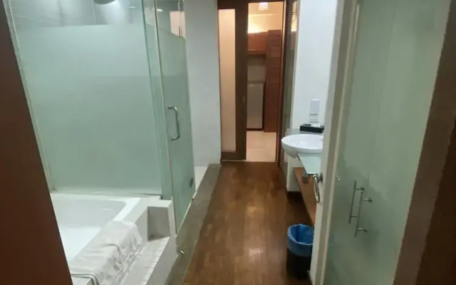 Peninsula Residents All Suite
