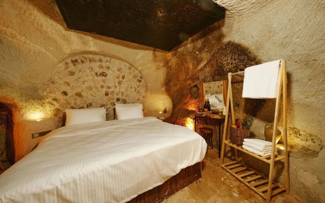 Crassula Cave Hotel