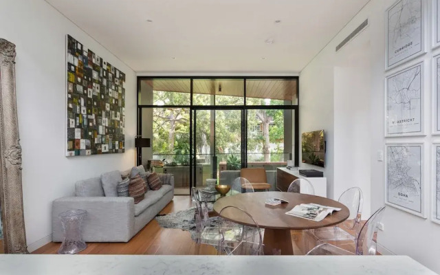 Stylish 2-bed Apartment With BBQ Patio Near Beach
