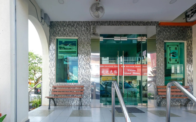 OYO 89877 Sun Triang Hotel