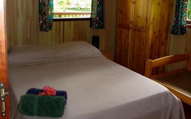 Moorea Surf Inn in Moorea, French Polynesia from 98$, photos, reviews - zenhotels.com guestroom