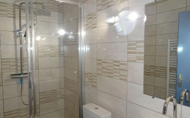 Nice duplex apartment, 400 m from the beach.