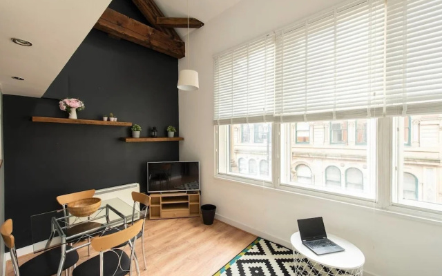 The City Mezzanine Apartment