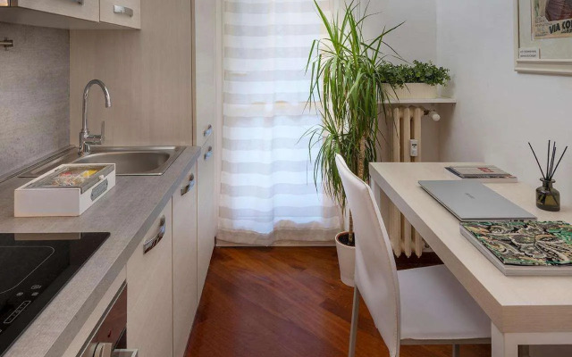 Room Milano via Tortona