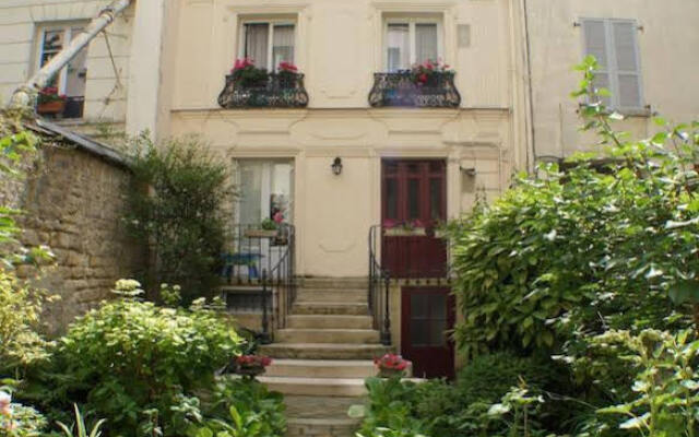 Отель Le Petit Montrouge вид на фасад