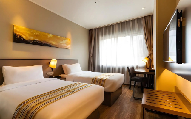 Home Inn Plus (Harbin Central Street)