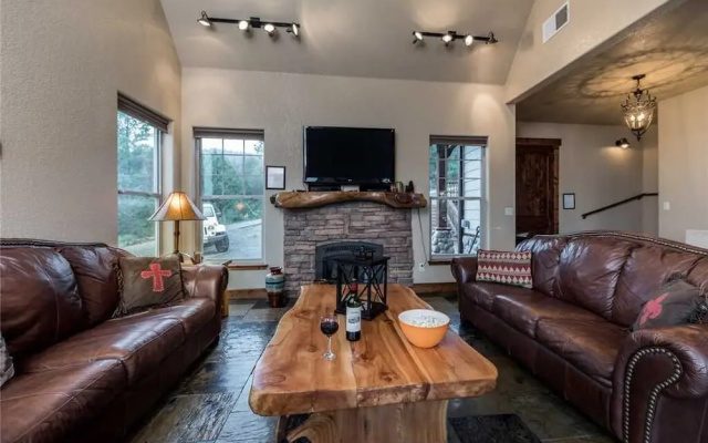 Casa Oso Grande - Four Bedroom Cabin with Hot Tub