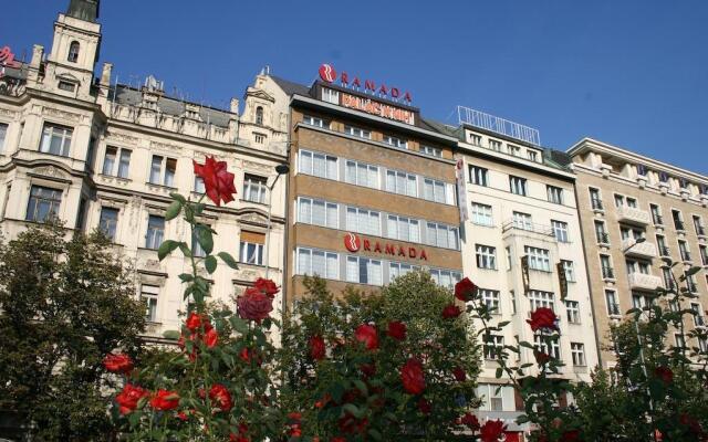 Отель Ramada by Wyndham Prague City Centre Чехия, Прага - - забронировать отель Ramada by Wyndham Prague City Centre, цены и фото номеров вид на фасад