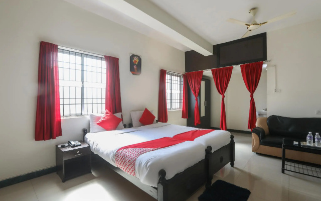 OYO 67644 D-qube Hotels
