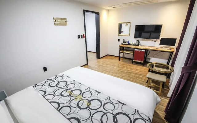 Gwangju Chungjangro S Hotel
