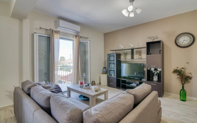 Aggelos Cozy Apartment few min From sea