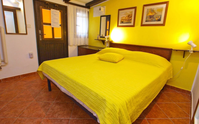 Apartment 875