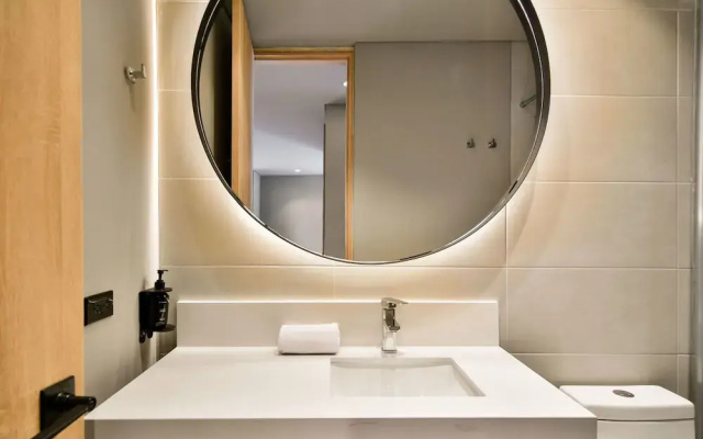 w Lovely 1BR w/ Brilliant Deco in Unicentro