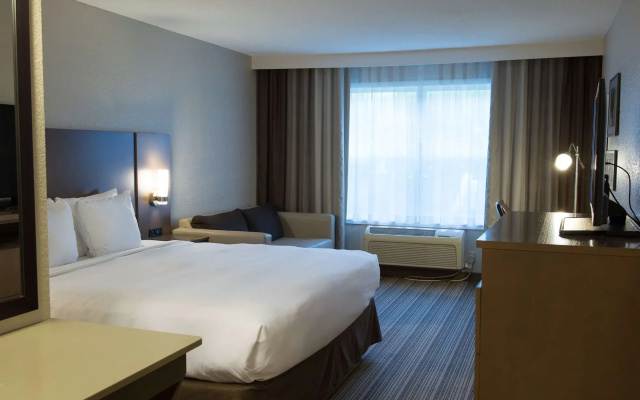 Country Inn & Suites by Radisson, Platteville, WI