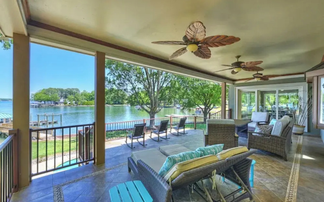 Water, Water Everywhere by Avantstay Pool + Dock