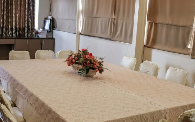 NIDA Rooms Railway Median Kantor Post