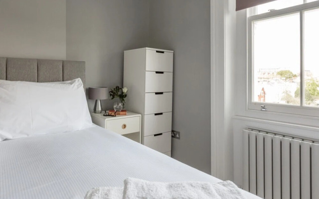 Stylish 2 Bedroom Flat in Kensington Near Hyde Park