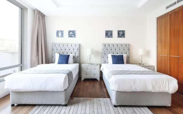 Отель Bright and Luxurious Apt in the Heart of Difc! Дубай комната для гостей