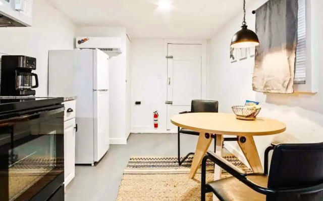 Rustic Gem 5min-asian District Full Kitchen