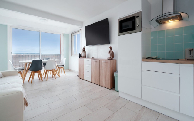 Light Filled Property Near Sea