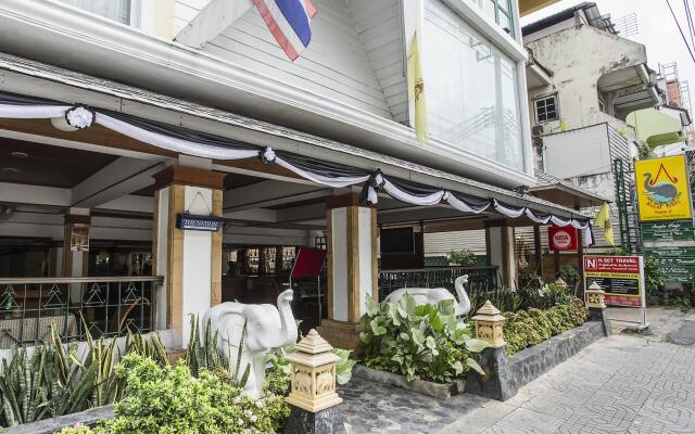 Отель Royal Ivory Sukhumvit Nana By Compass Hospitality Бангкок вид на фасад