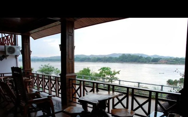 Bann Lamoonaoonkhong Hotel