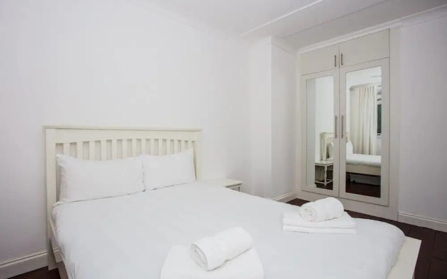 2 Bedroom Flat In Stepney Green
