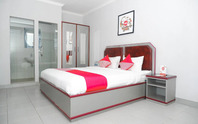 OYO 1284 Executive Residence
