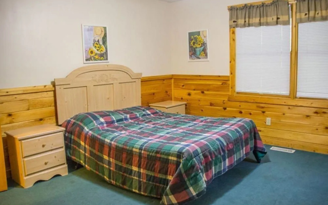24 Bear Trax - 3 Br Cabin