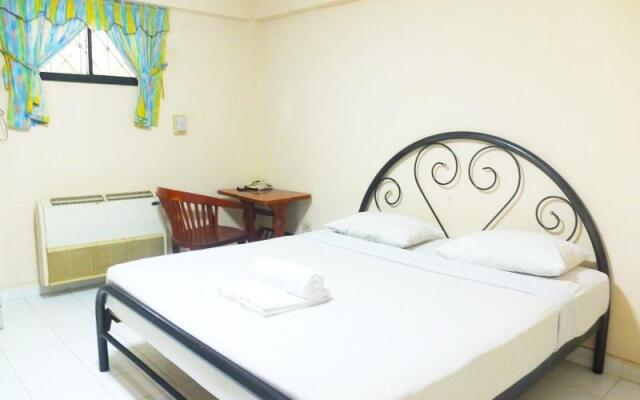 Отель Little Home Guesthouse Паттайя вид на фасад