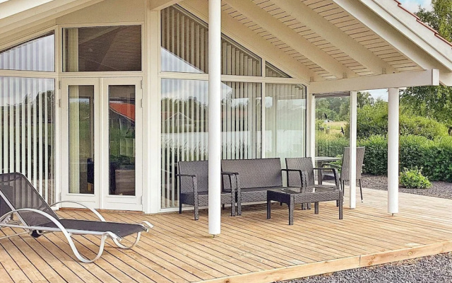 6 Person Holiday Home in Vaeggerlose