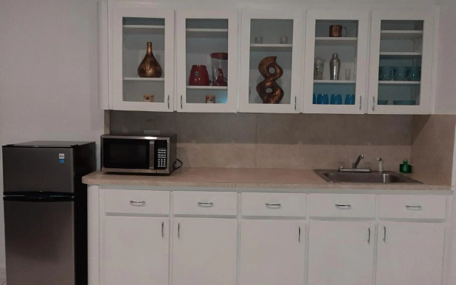 Lovely Little Studio With Pool, Hallandale Beach:)