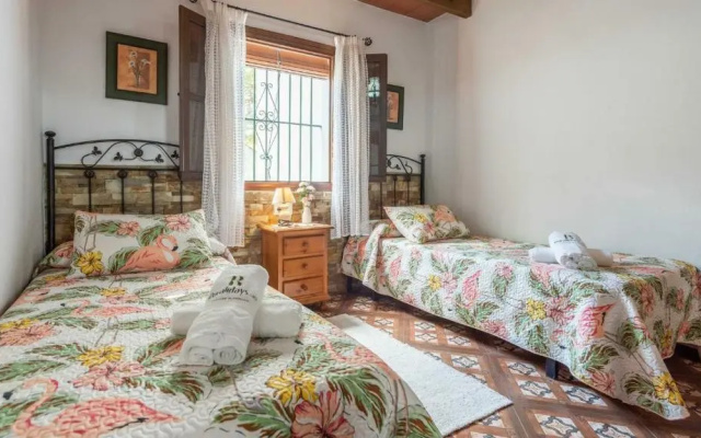 Casa Lola Sayalonga by Ruralidays