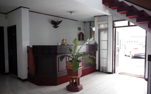 RedDoorz near Alun-alun Kota Sukabumi